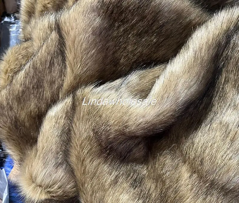 Sa7982e0838d9476b99924046b2b44b7cr.webp FocusFur™ Arctic Pile – 5cm Dye-Tip Faux Fox Fur Fabric - Image 7